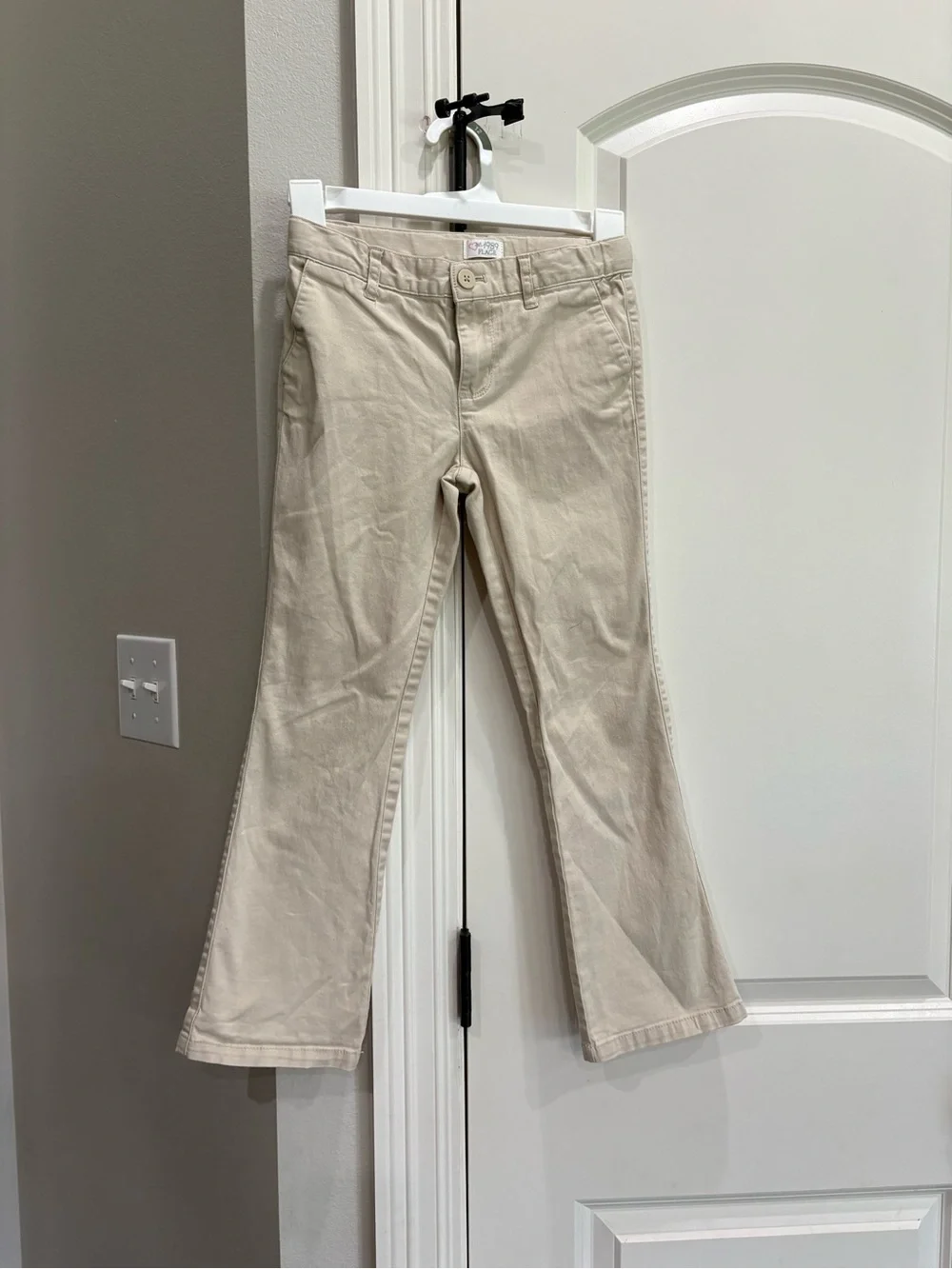 Children’s Place khaki pants in girls 8 *Black spots on one knee* No rips tears